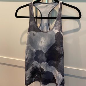 Lululemon tank size 6. Vintage